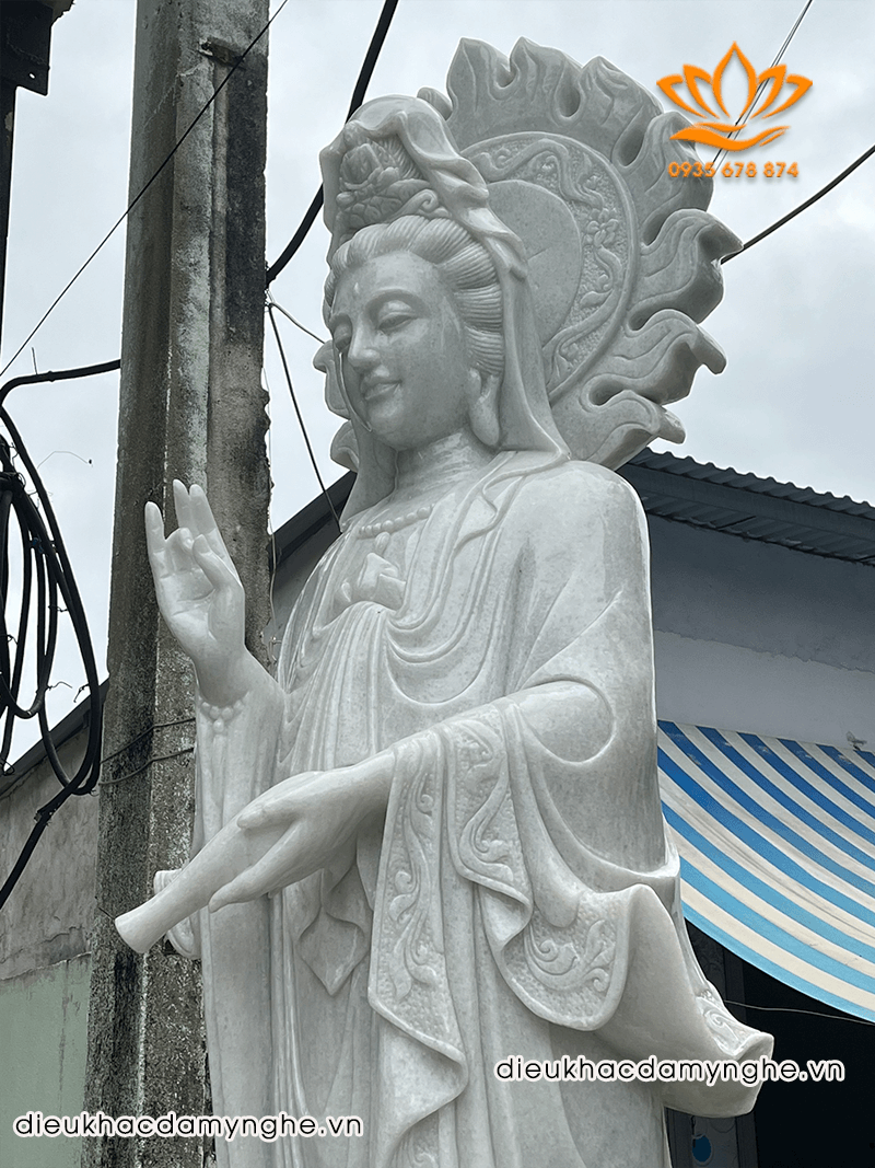 Tượng Phật Bà Quan Âm Bằng Đá Cúng Giường