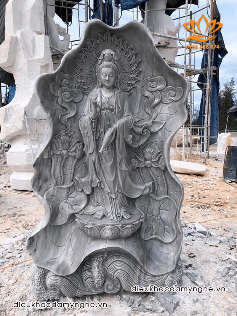 Tượng Phật Bà Quan Âm Dưới Lá Sen Bằng Đá Trắng Non Nước