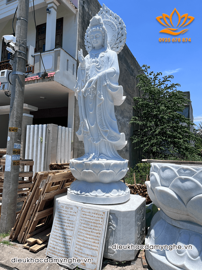 Tượng Phật Bà Quan Âm Đá Tự Nhiên Đẹp Tại Sài Gòn