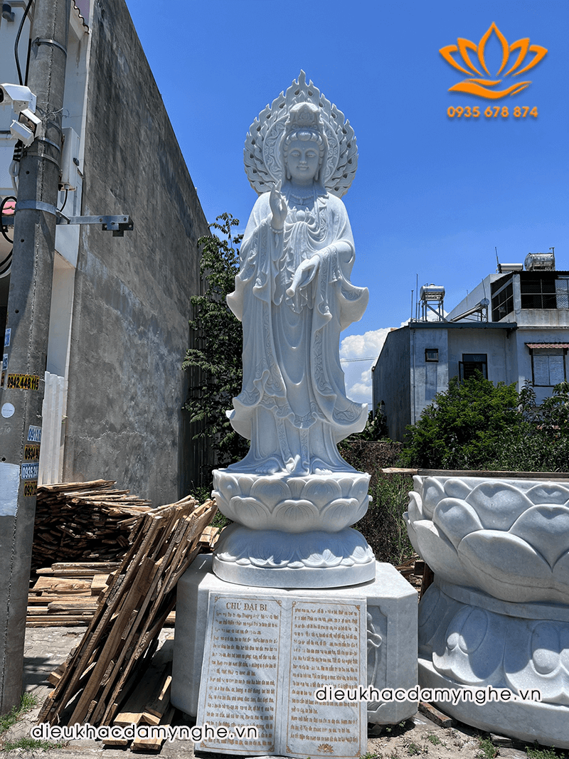 Tượng Phật Bà Quan Âm Đá Tự Nhiên Đẹp Tại Sài Gòn