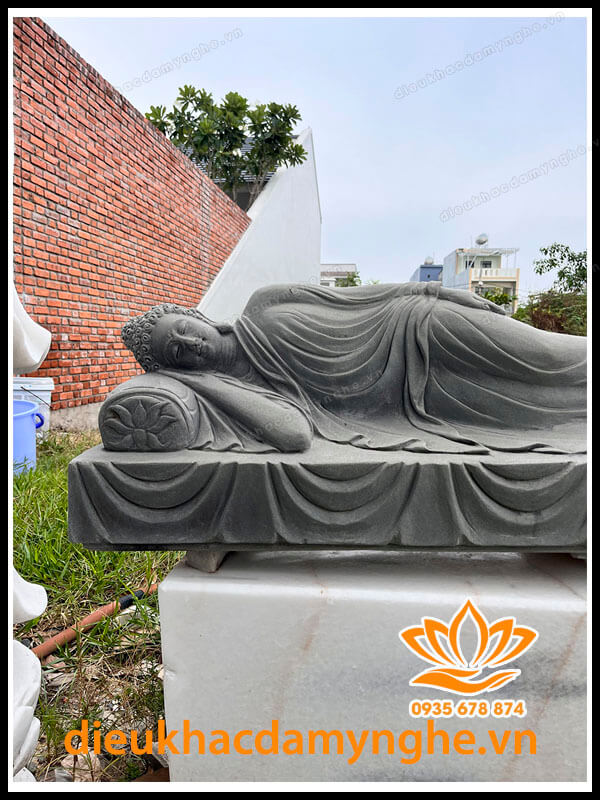 Tượng Đức Phật Nhập Niết Bàn Bằng Đá Sa Thạch Để Chùa