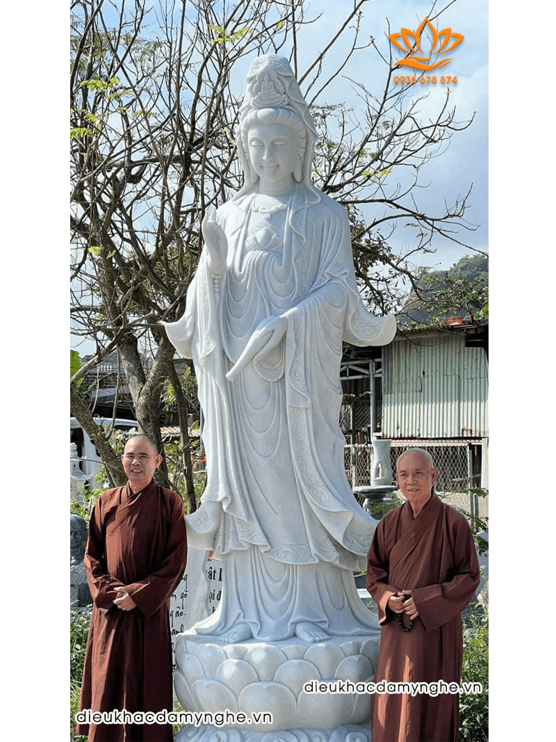 Tượng Phật Quan Âm Bồ Tát Đứng Cầm Bình Cam Lộ