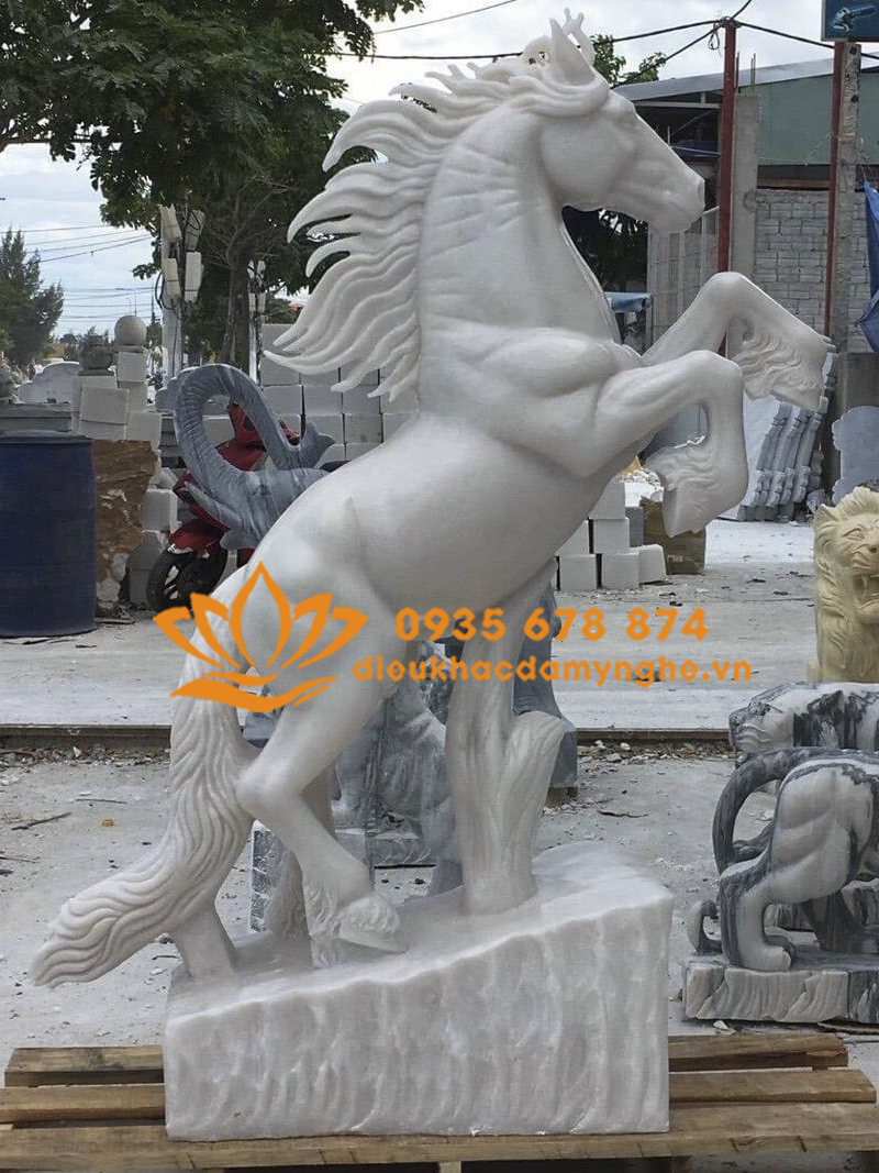 Tượng Ngựa Bằng Đá Phong Thủy Đá Tự Nhiên Non Nước