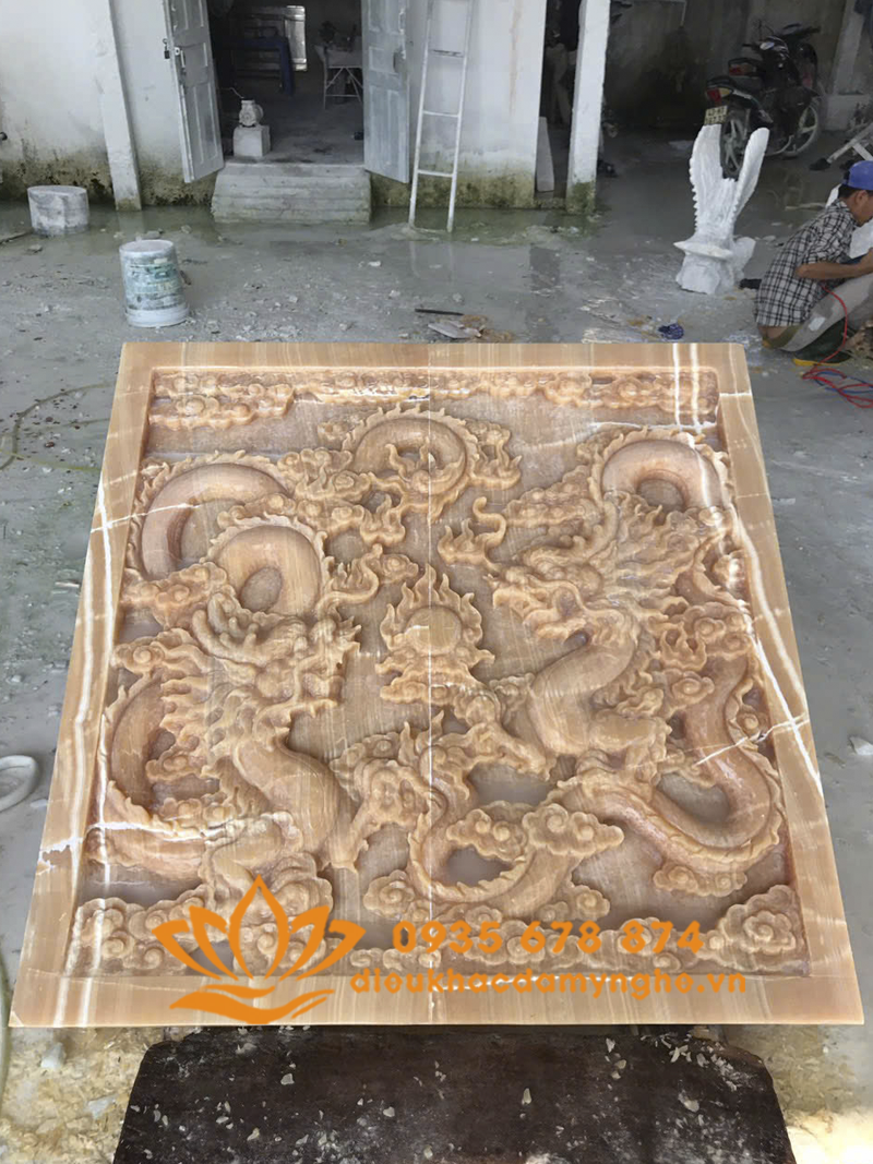 Phù Điêu Song Long Tranh Châu Bằng Đá Cẩm Thạch Vàng