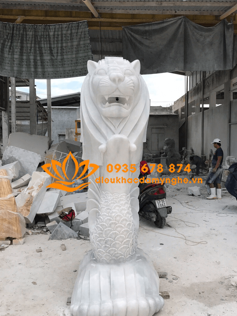 Điêu Khắc Tượng Sư Tử Phun Nước Bằng Đá Trắng Tinh Xảo
