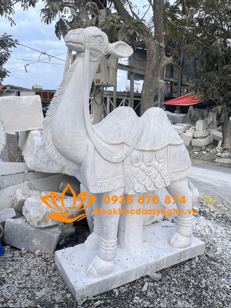 Cặp Tượng Lạc Đà Bằng Đá Trắng Cho Nhà Thờ Công Giáo