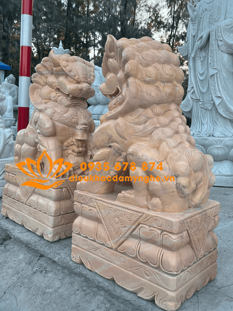 Chế Tác Tượng Kỳ Lân Bằng Đá Cẩm Thạch Vàng Trấn Cổng