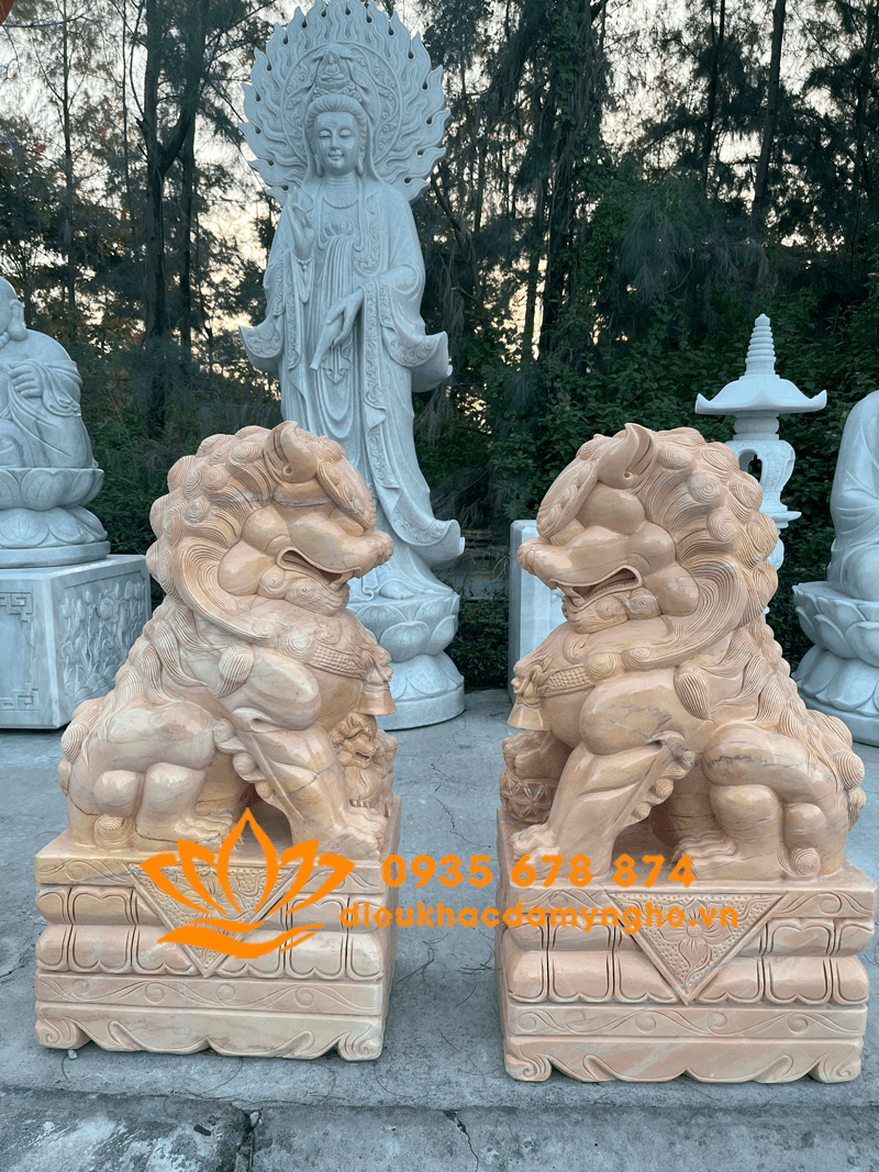 Chế Tác Tượng Kỳ Lân Bằng Đá Cẩm Thạch Vàng Trấn Cổng