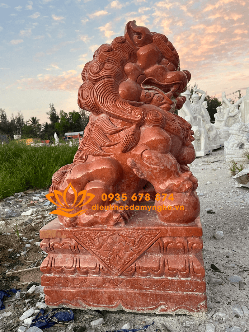 Tượng Kỳ Lân Bằng Đá Đỏ Điêu Khắc Thủ Công, Tinh Xảo