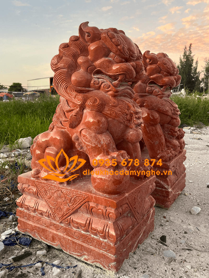 Tượng Kỳ Lân Bằng Đá Đỏ Điêu Khắc Thủ Công, Tinh Xảo