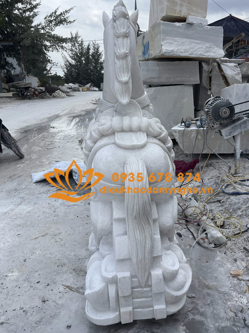 Tượng Ngựa Đứng Tiền Vàng Bằng Đá Mỹ Nghệ Non Nước