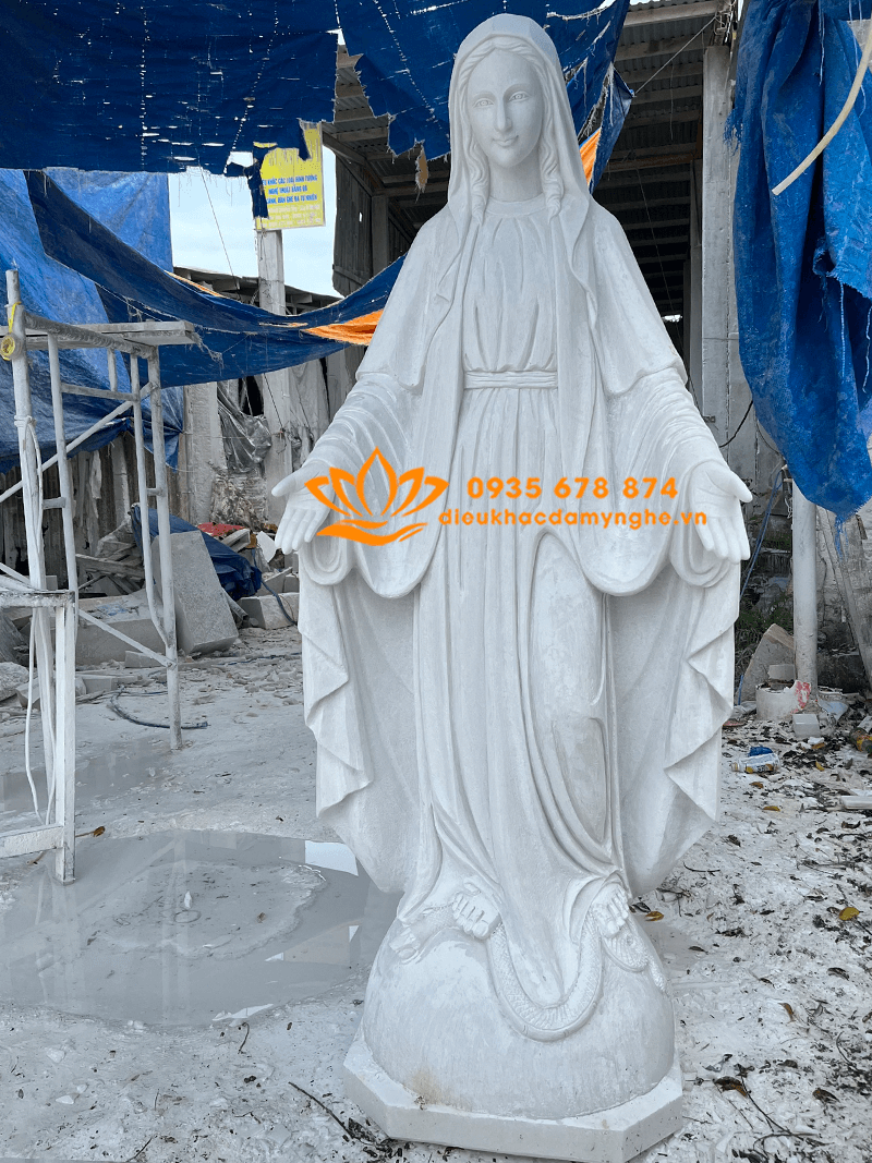 Tượng Đức Mẹ Ban Ơn Bằng Đá Trắng Đẹp Tại Huế