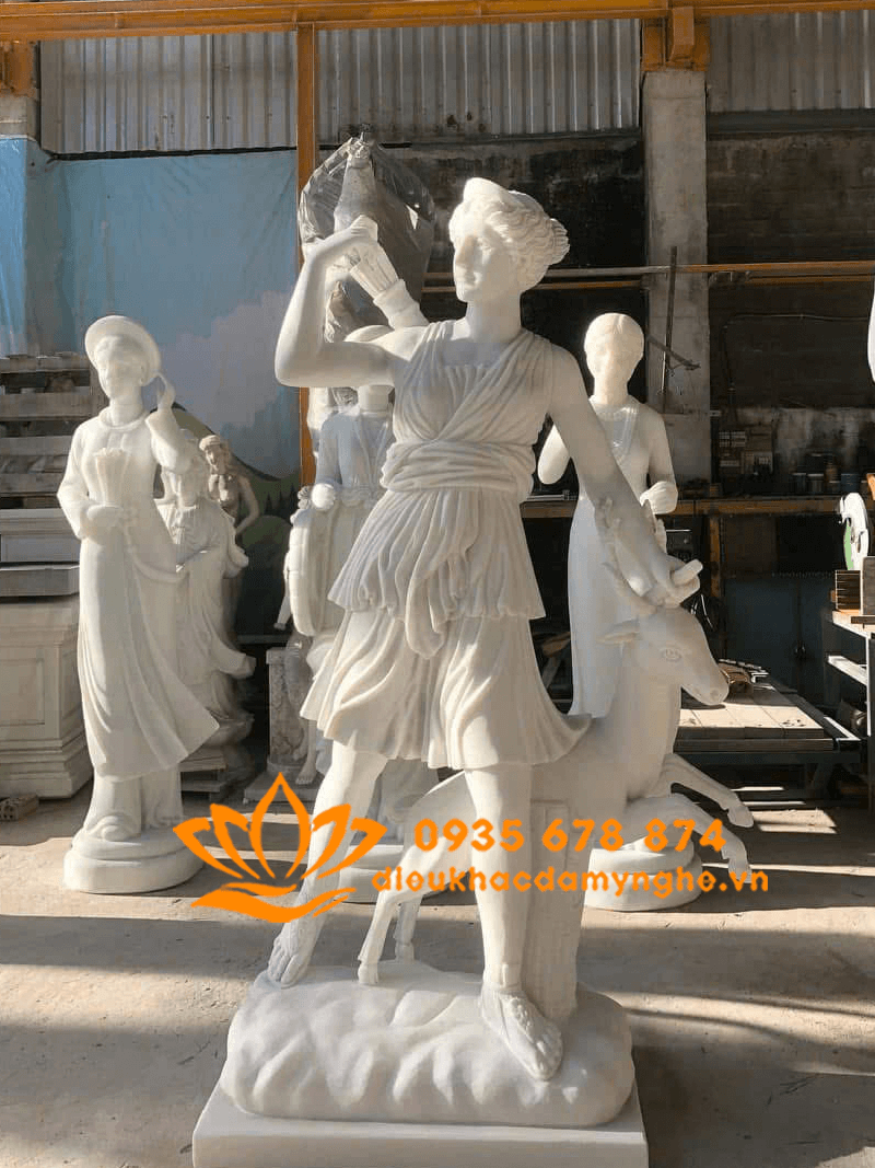 Tượng Nữ Thần Artemis Bằng Đá Trắng Mịn Nguyên Khối