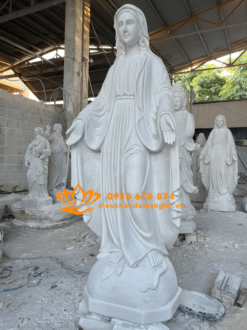 Tượng Đức Mẹ Ban Ơn Bằng Đá Trắng Đẹp Tại Lâm Đồng