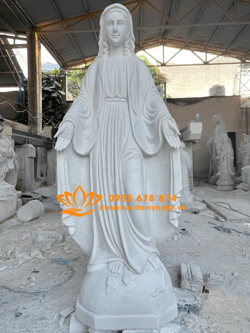 Tượng Đức Mẹ Ban Ơn Bằng Đá Trắng Đẹp Tại Lâm Đồng