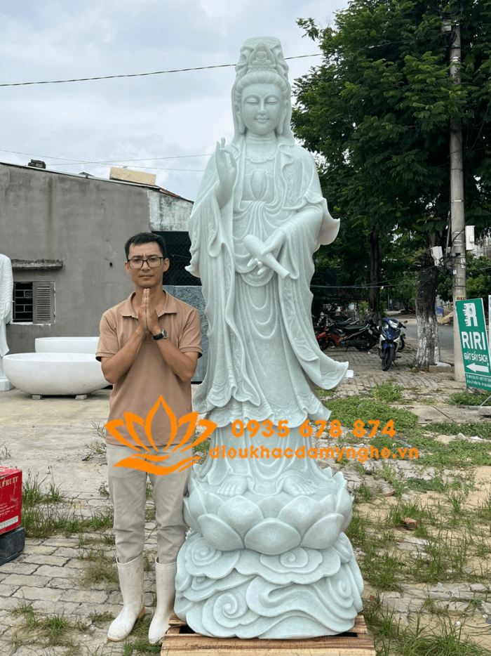 mau tuong quan am bang da cam thach xanh cao 2,5 met