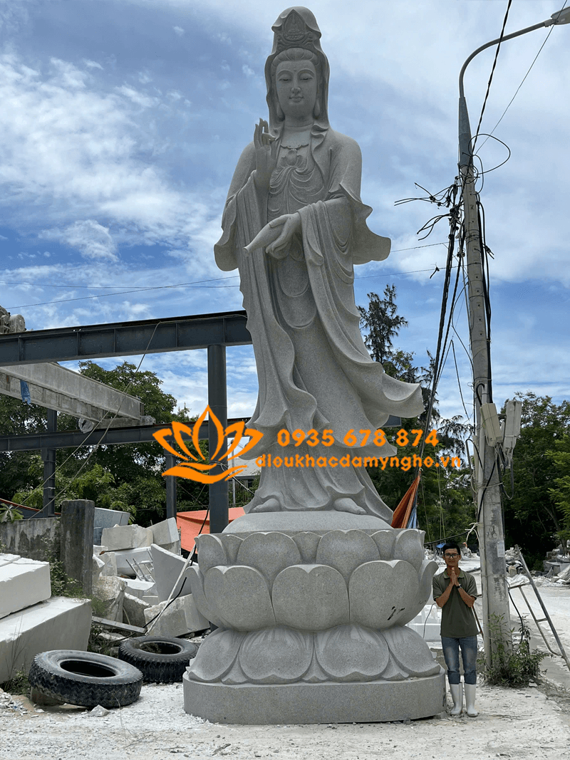Tượng Phật Quan Âm Bồ Tát Bằng Đá Granite Cao 8 Mét