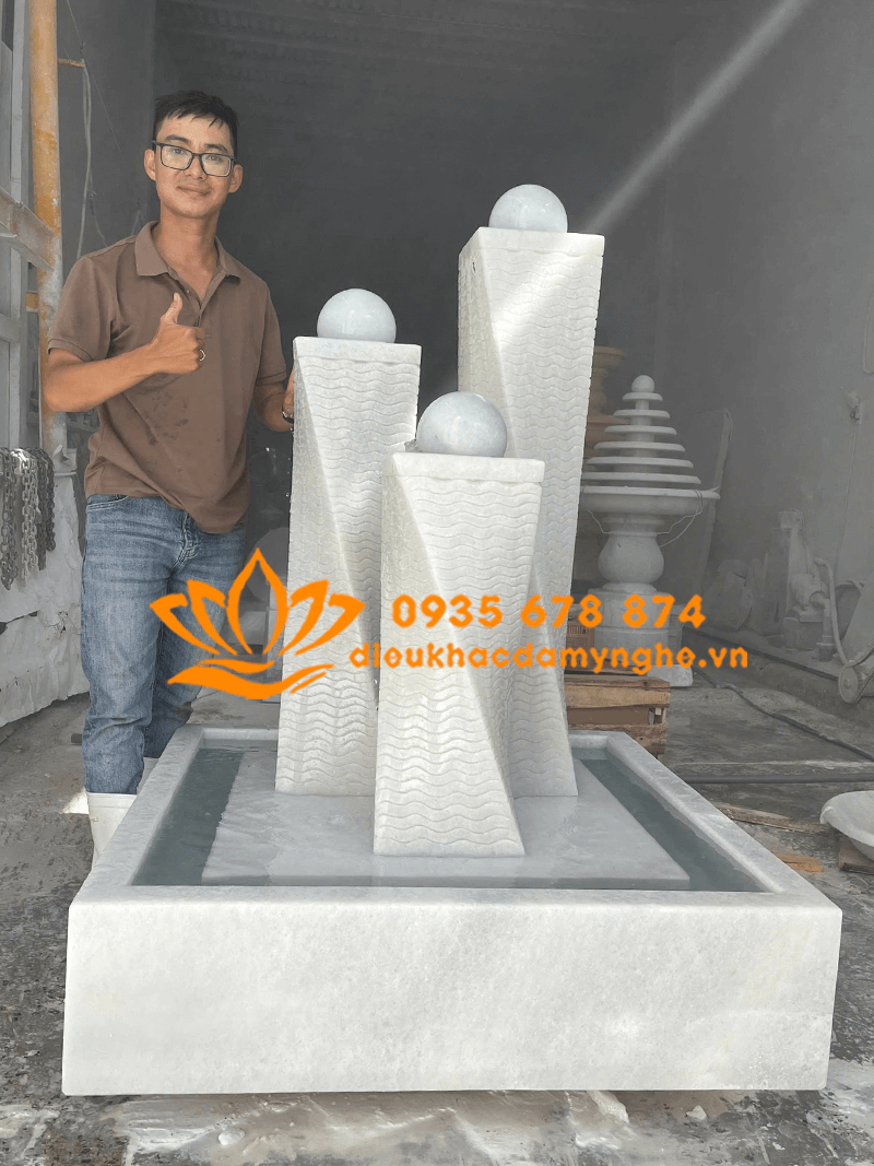 Thiết Kế Đài Phun Nước 3 Trụ Bi Xoay Bằng Đá Trắng Đẹp Nhất