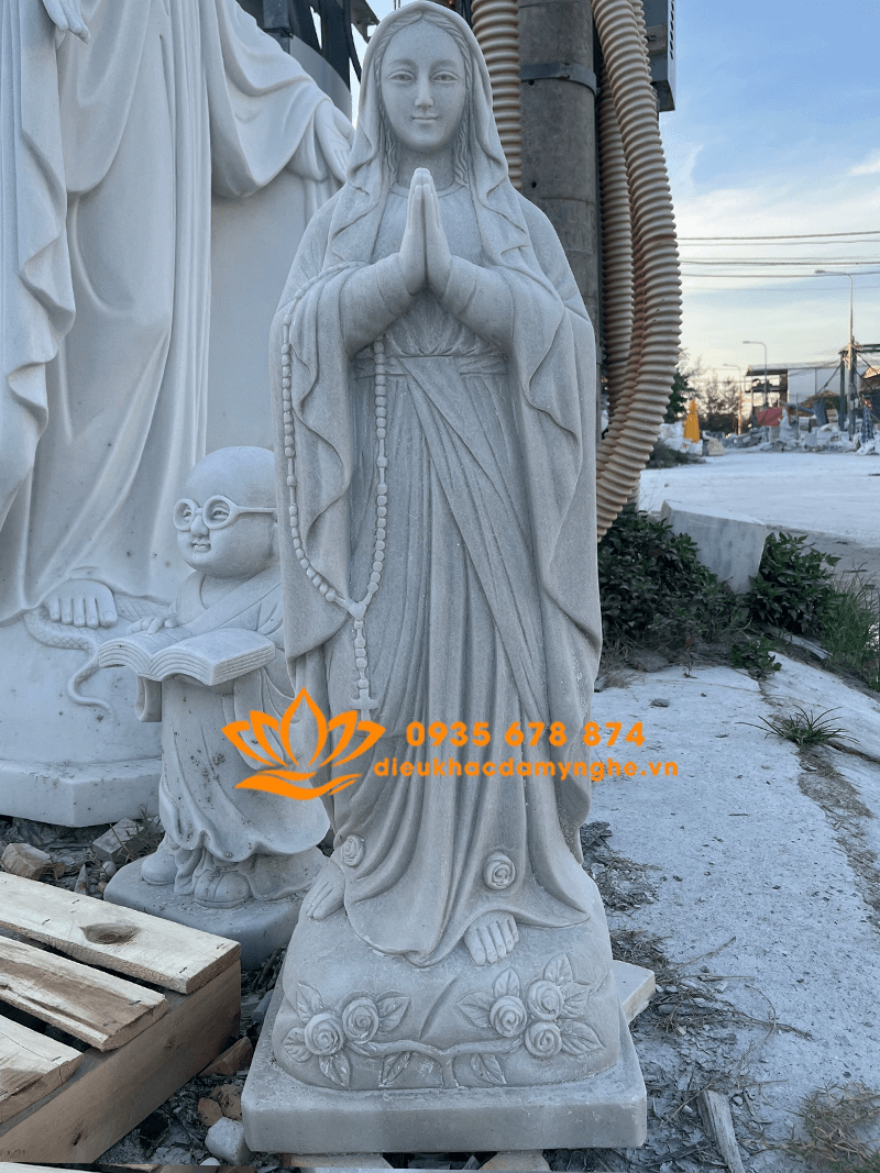 Mua Tượng Đức Mẹ Lộ Đức Bằng Đá Cẩm Thạch Nguyên Khối