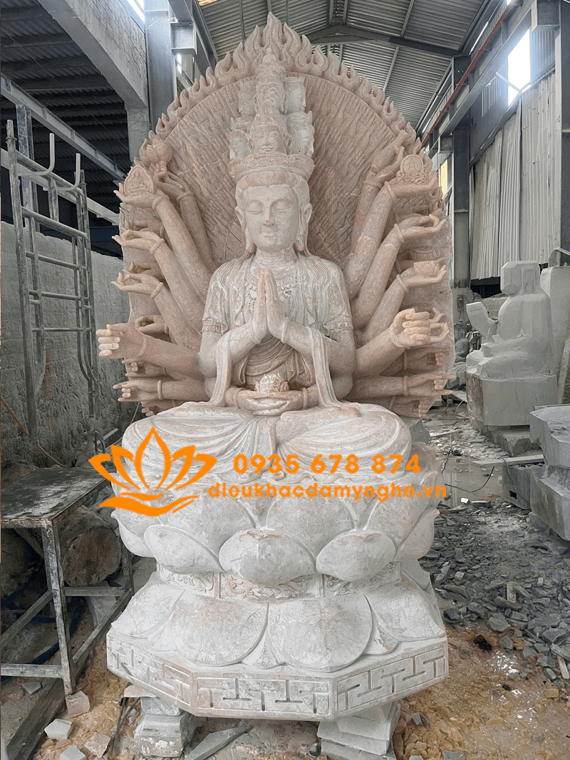 Tượng Phật Thiên Thủ Thiên Nhãn Bằng Đá Cẩm Thạch Vàng