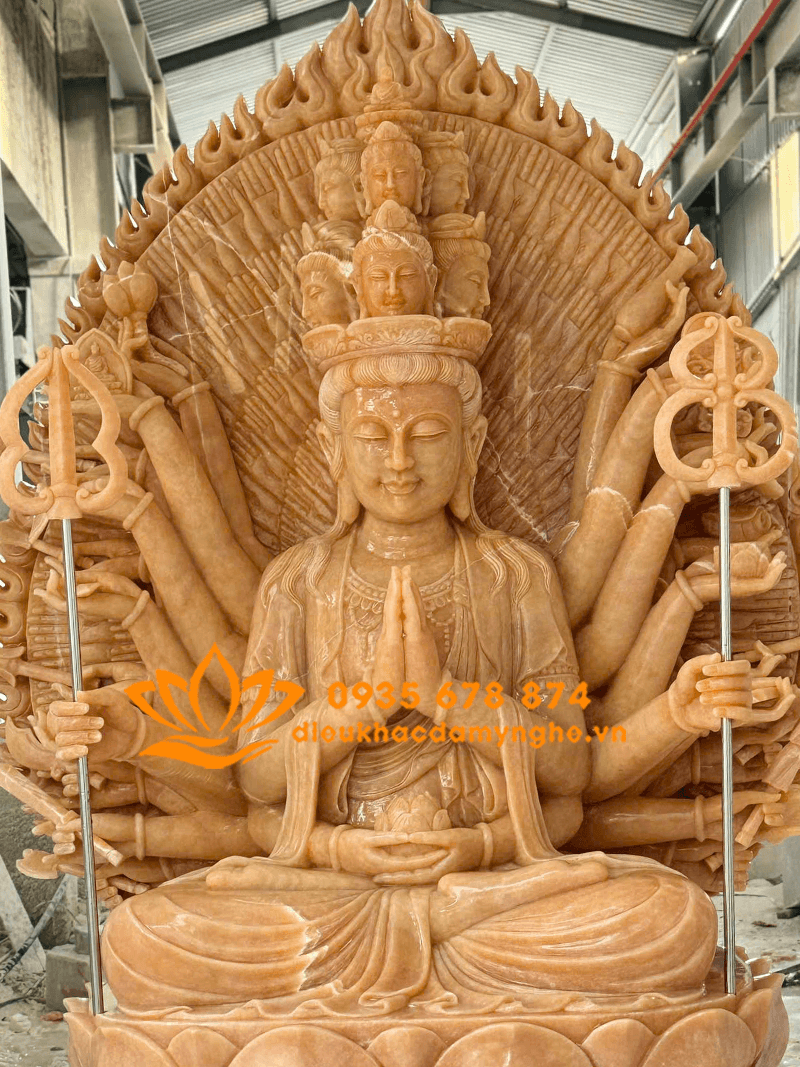 Tượng Phật Thiên Thủ Thiên Nhãn Bằng Đá Cẩm Thạch Vàng