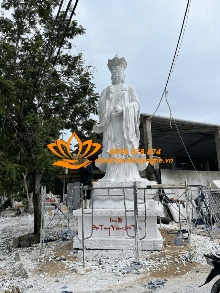 tuong dia tang 5 met bang da nguyen khoi