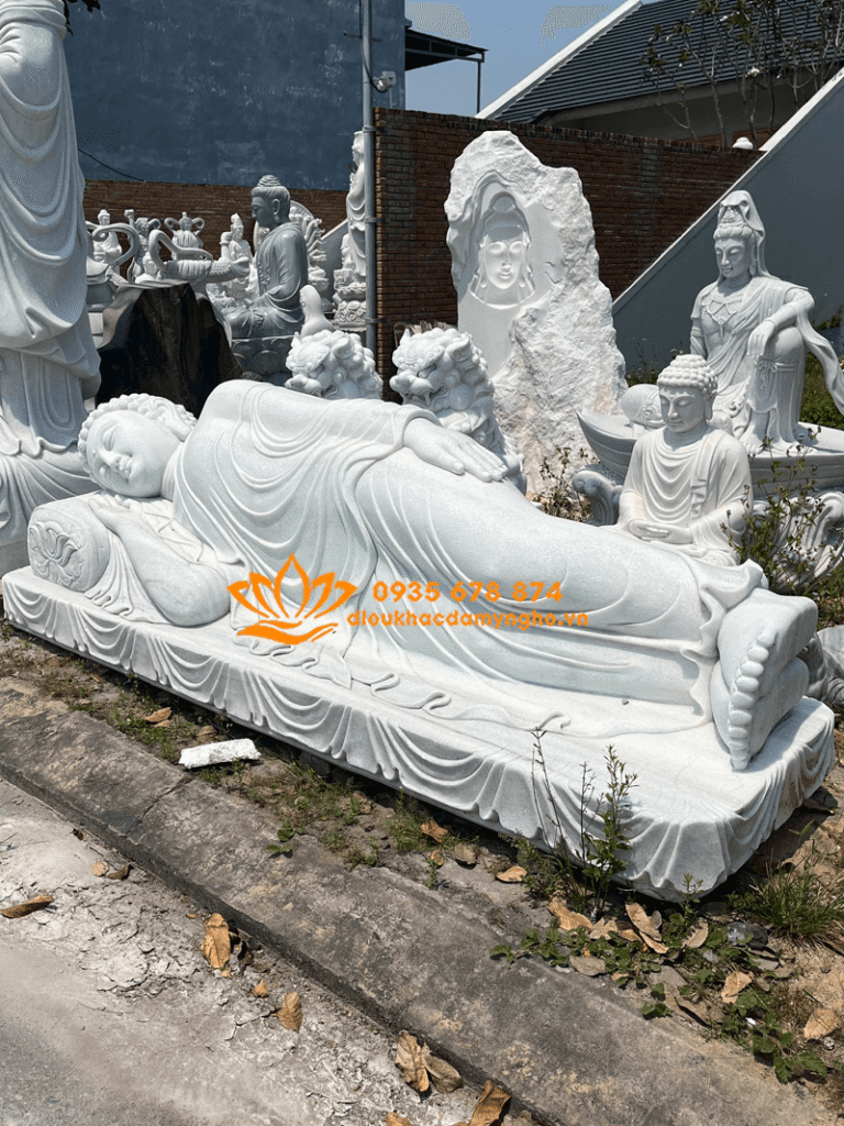 tuong phat niet ban bang da trang dep