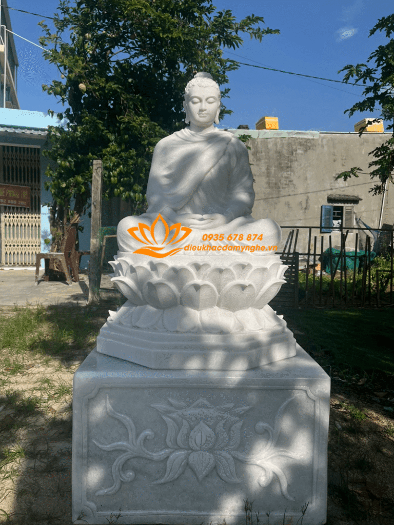 thich ca ngoi hoa sen