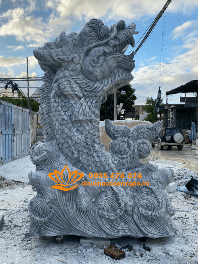 tuong ca chep hoa rong phun nuoc