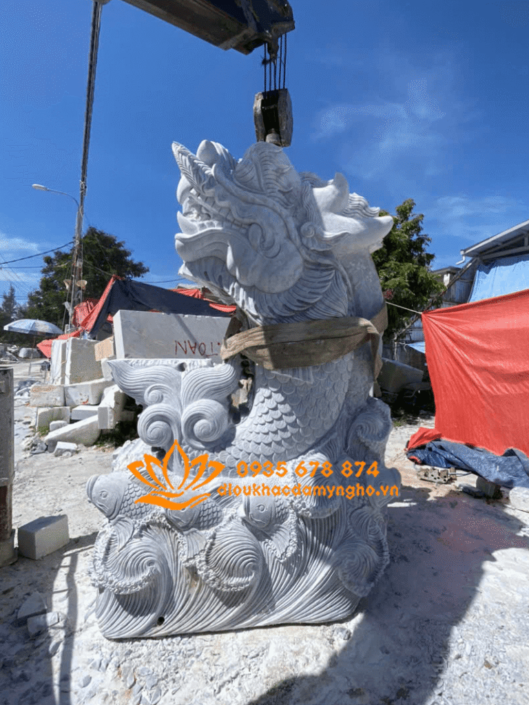 tuong ca chep hoa rong bang da xam