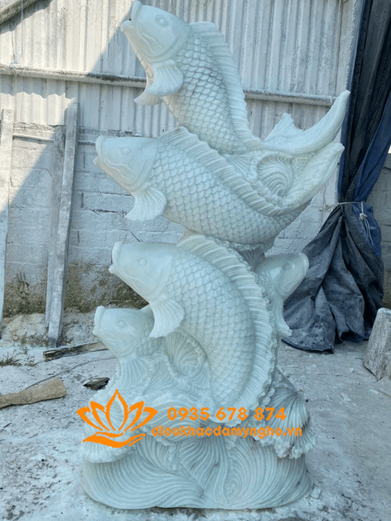 tuong ca chep phun nuoc san vuon dep