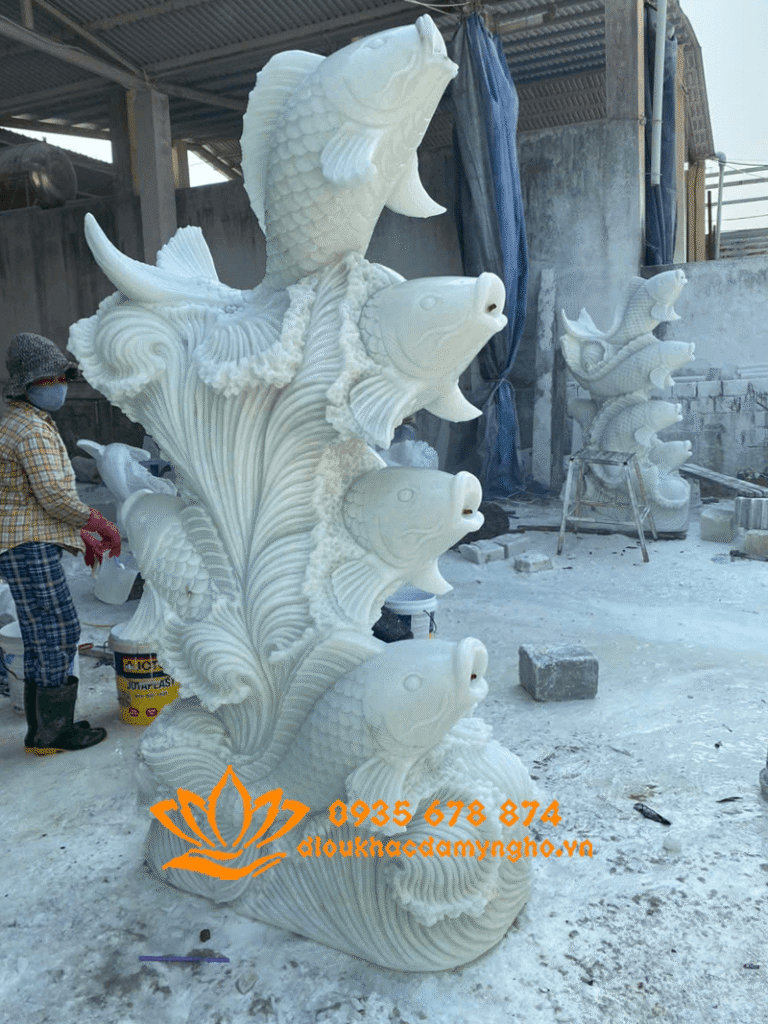 dieu khac tuong ca chep phun nuoc ho ca