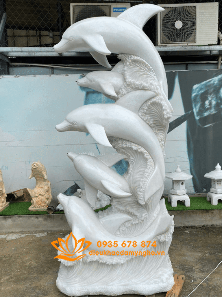 mau tuong ca heo phun nuoc bang da non nuoc