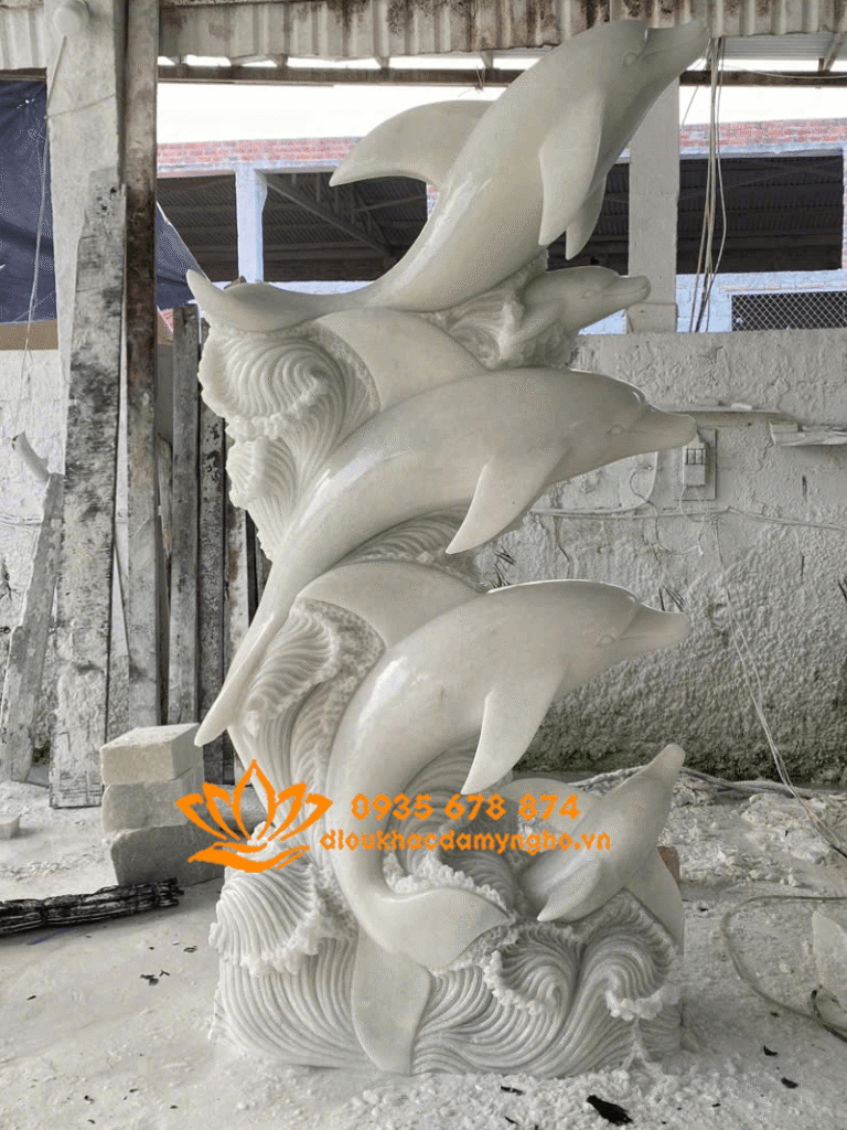 tuong ca heo phun nuoc bang da trang