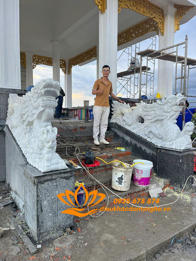 Chế Tác Và Lắp Đặt Cặp Rồng Trắng 1,9 Mét Tại Sài Gòn