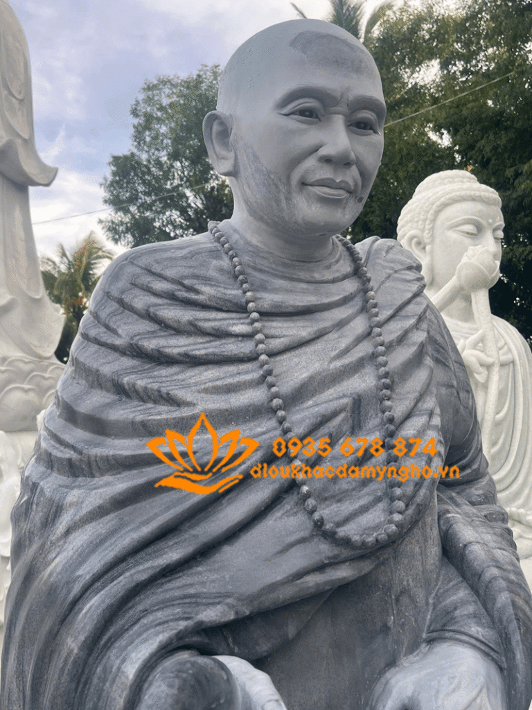 tuong chan chan lam theo yeu cau dieu khac tuong su thay bang da nguyen khoi