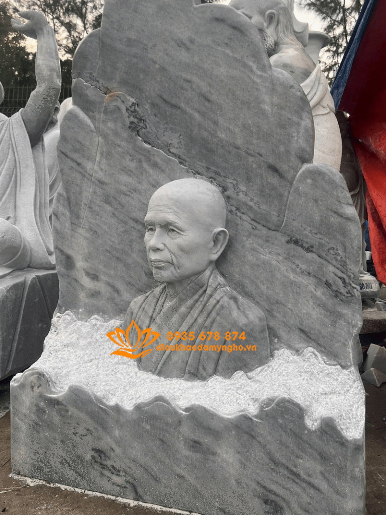 dieu khac tuong chan dung chuyen nghiep tuong thien su thich nhat hanh bang da dep