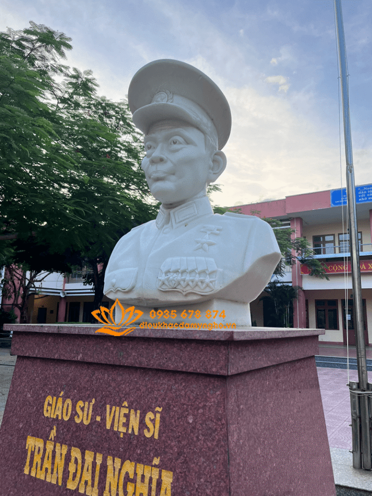 chuyen dieu khac tuong chan dung bang da dep mau tuong chan dung dep nhat da nang