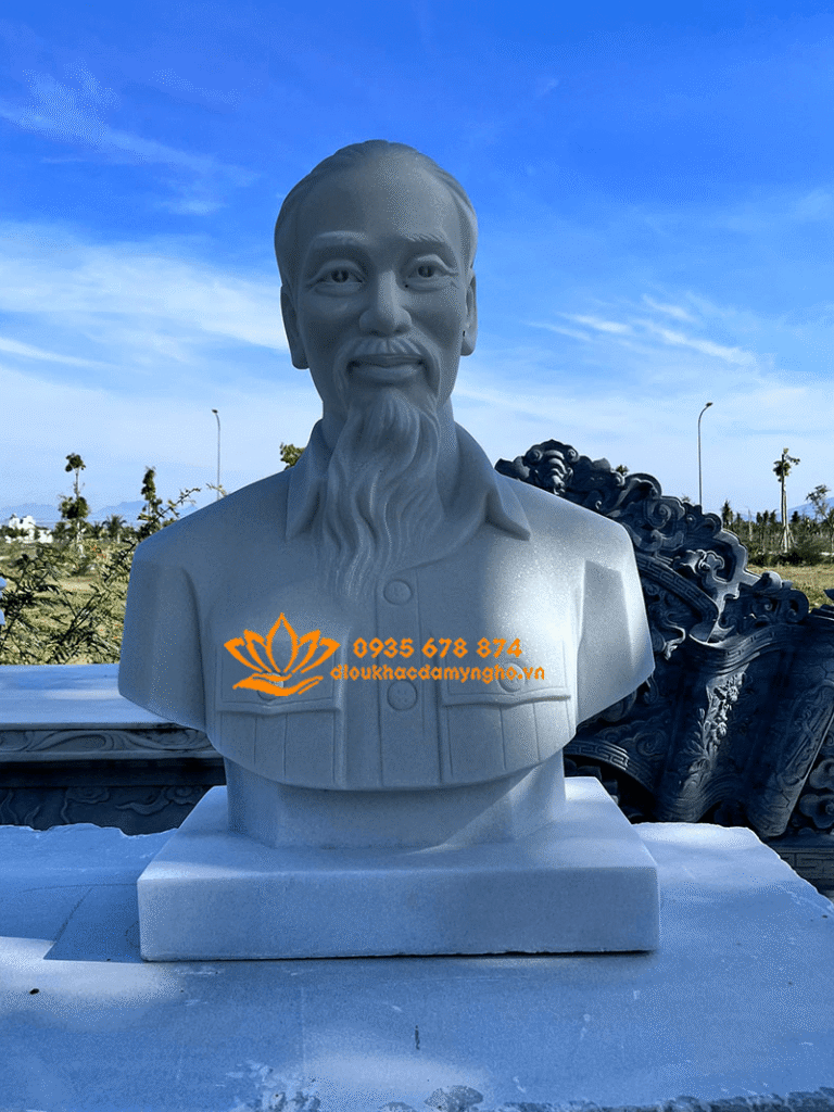 tuong chan dung bac ho bang da trang dep