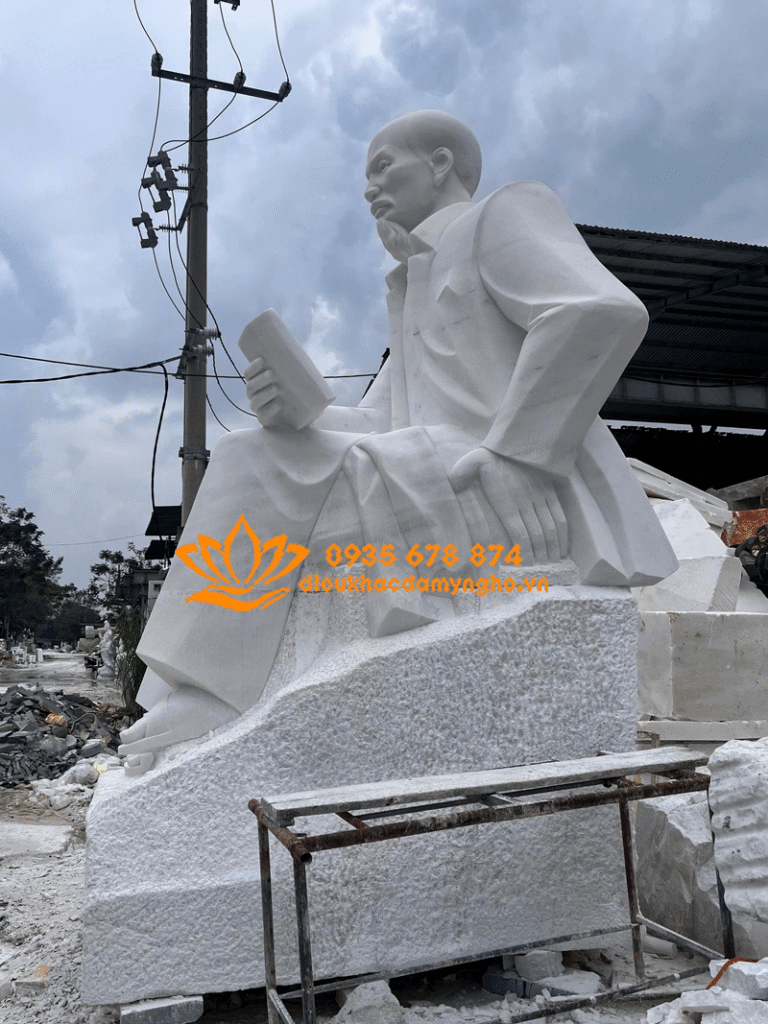 tuong bac ho bang da trang dep dieu khac tuong bac ho ngoi doc sach