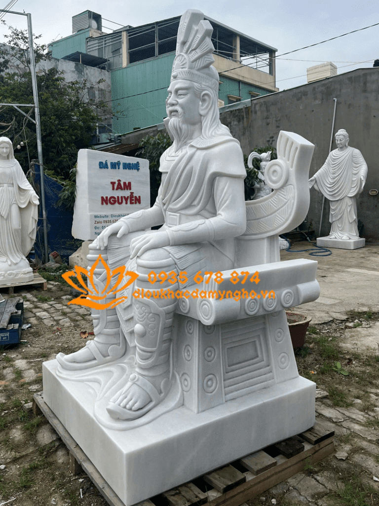 tuong chan dung dep che tac theo yeu cau tuong vua hung bang da cam thach dep