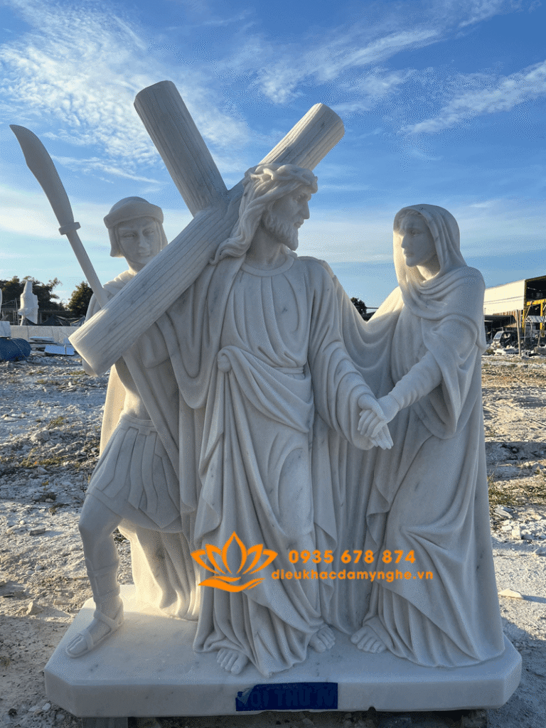 dieu khac bo tuong chang duong thanh gia cua chua giesu bang da tu nhien