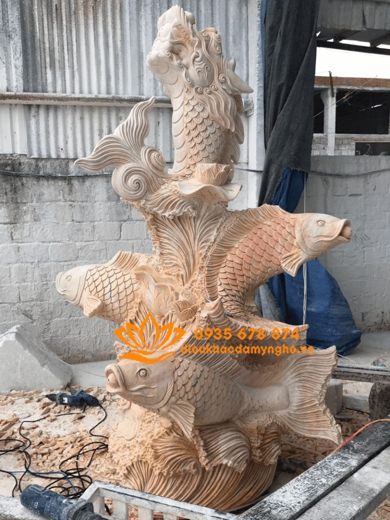 mau tung ca chep phun nuoc bang da