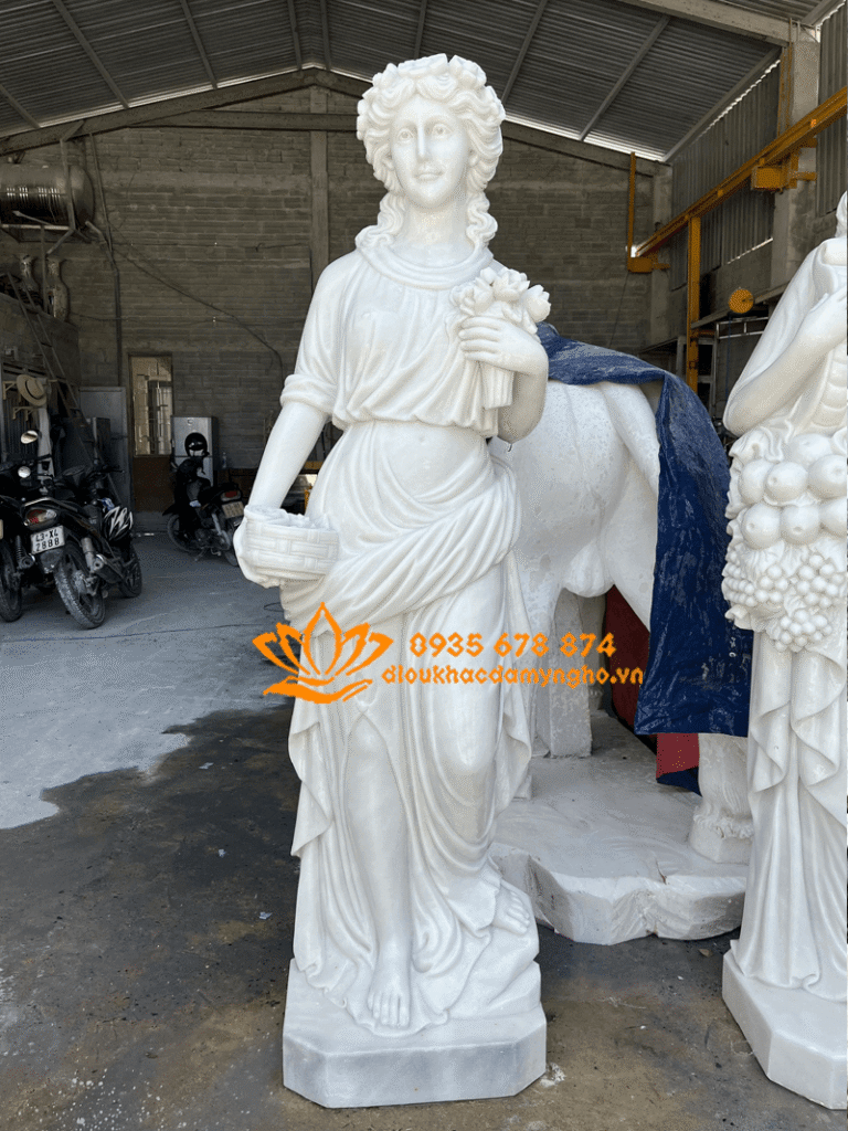 tuong thieu nu om hoa