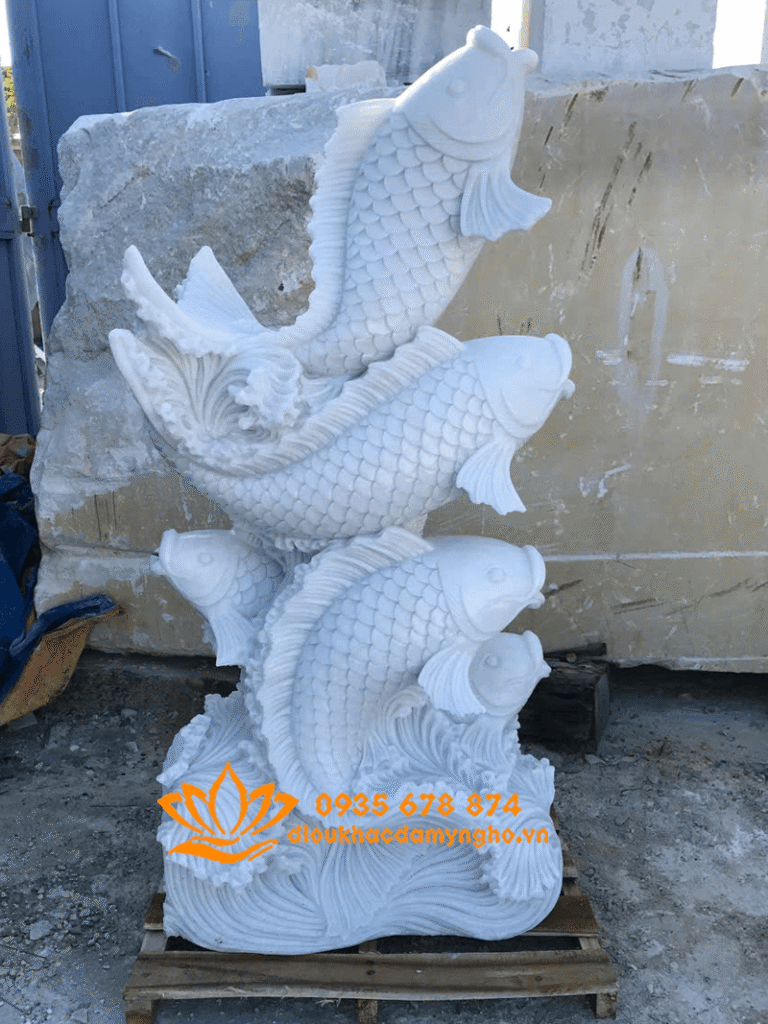 dieu khac tuong ca chep thu cong tuong ca chep phun nuoc bang da trang dep