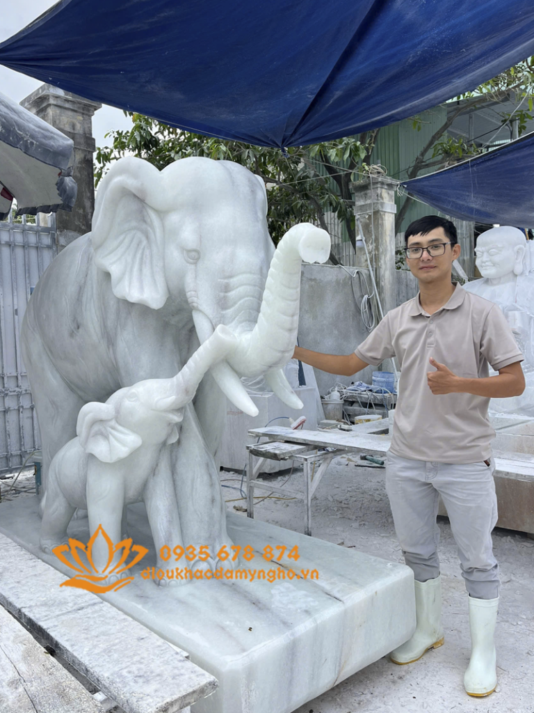 tuong gia dinh voi bang da cam thach dep tuong voi da trang dep