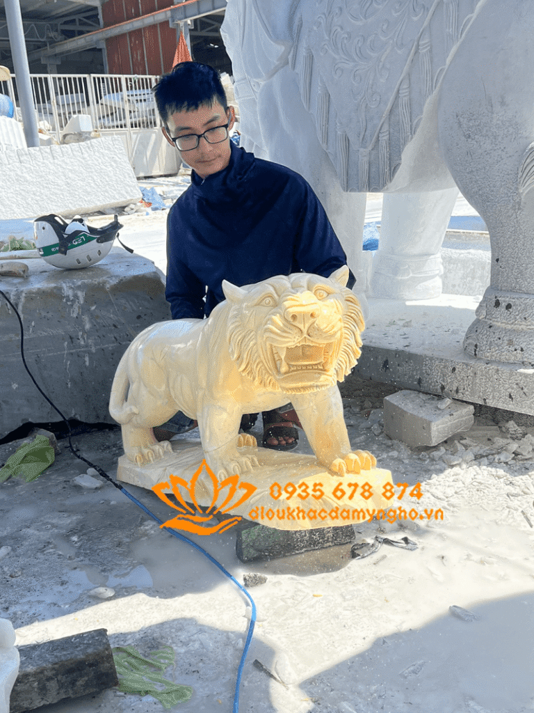 tuong cop bang da cam thach vang