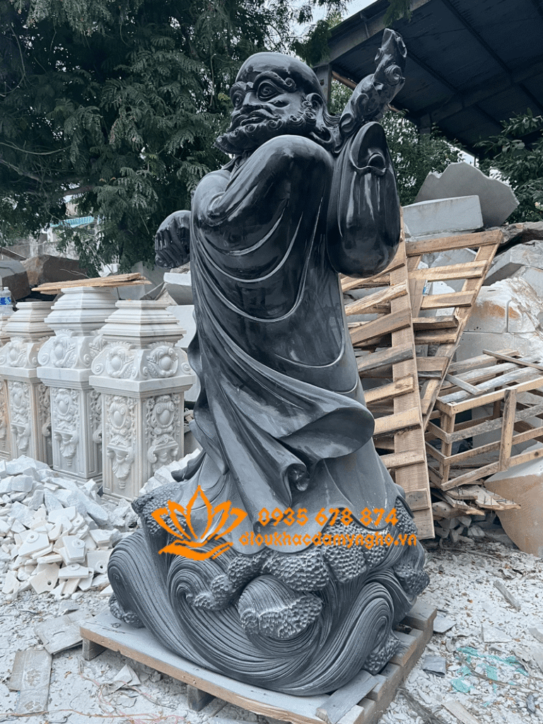 tuong dat ma bang da cam thach den