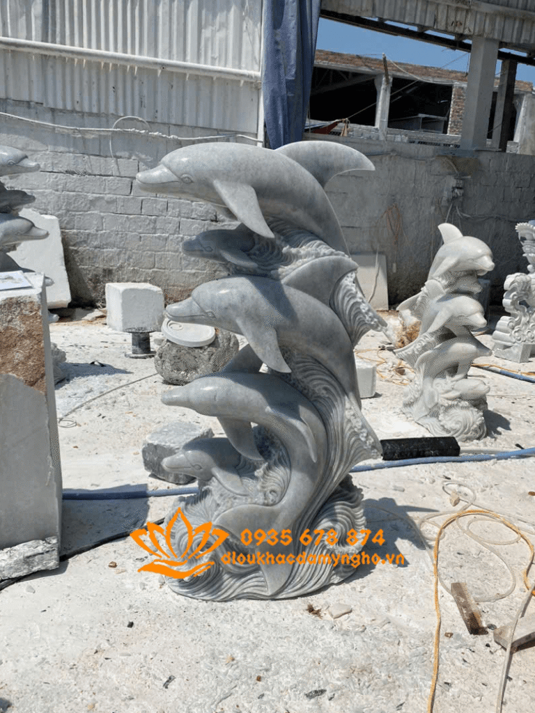 mau tuong ca heo bang da trang tri ngoai troi