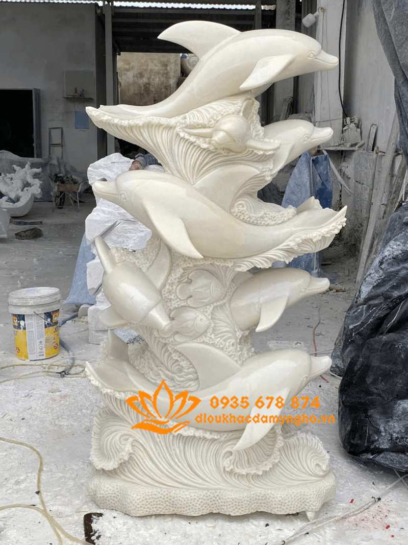 Điêu Khắc Tượng Cá Heo Phun Nước Bằng Đá Tinh Xảo